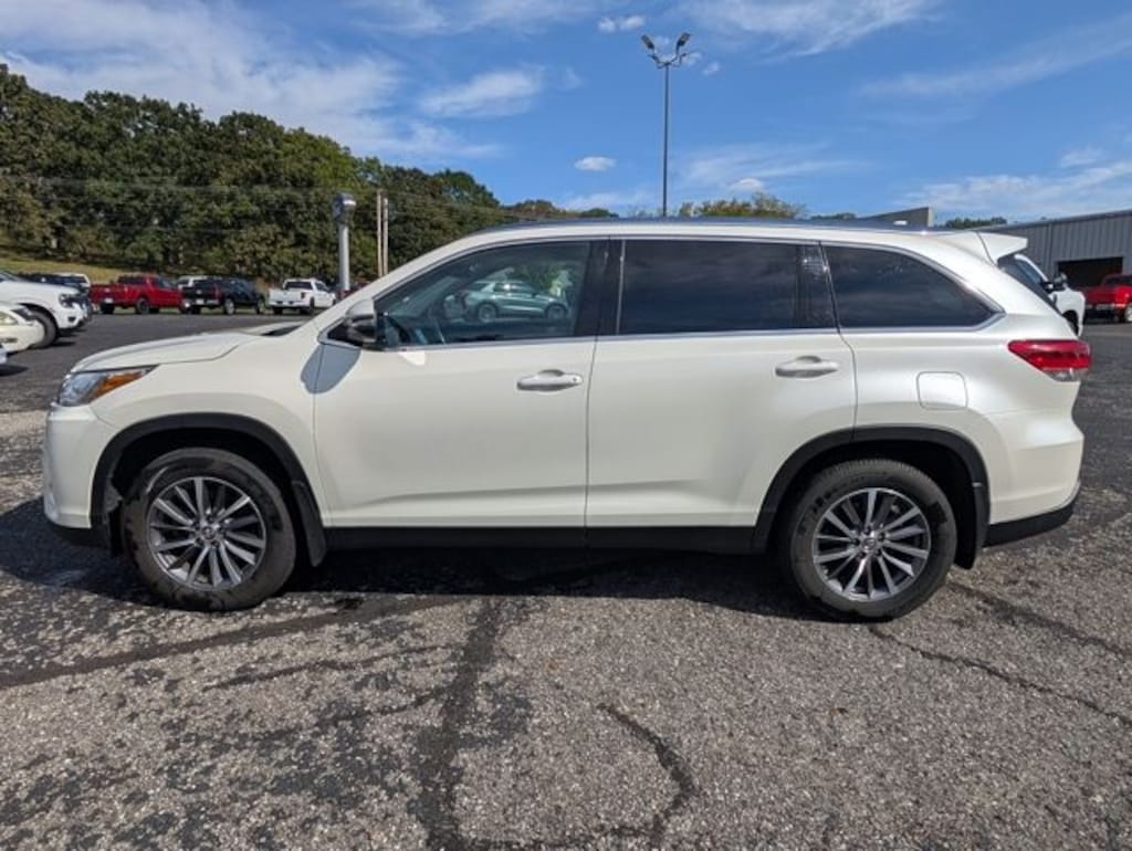 Used 2019 Toyota Highlander XLE V6 SUV