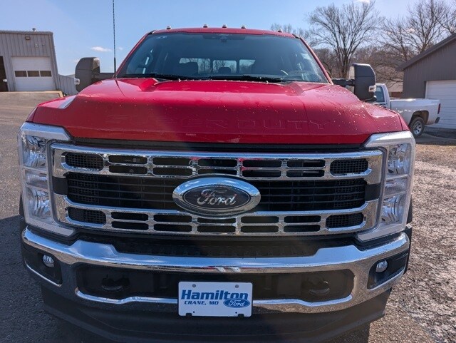 2025 Ford F-550 photo 3