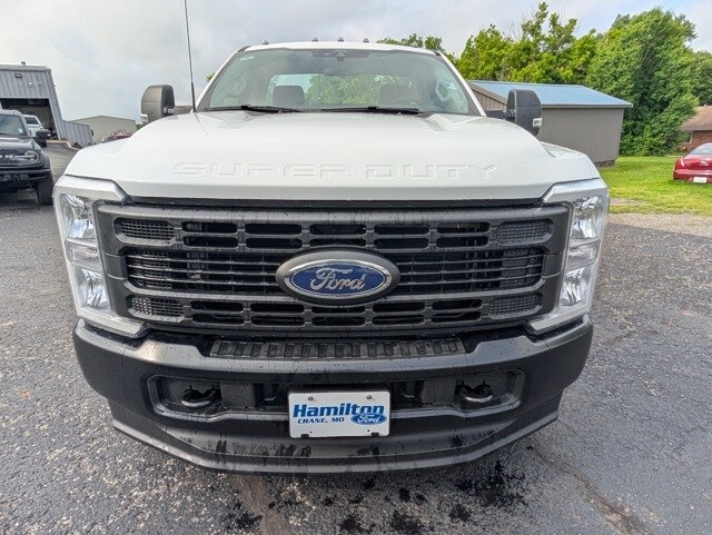 2025 Ford F-350 photo 3