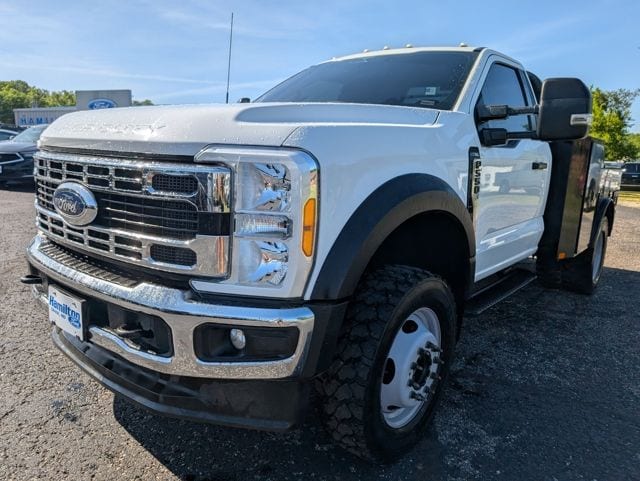 2023 Ford F-550 Super Duty Chassis Cab XL's photo