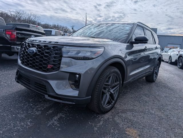 2025 Ford Explorer ST's photo