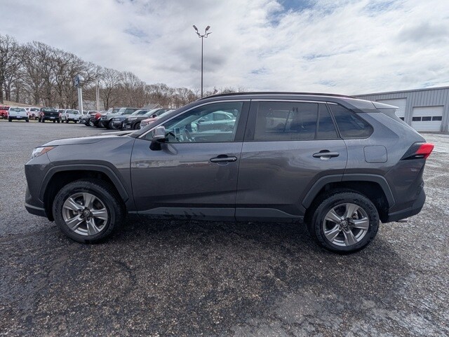 2024 Toyota RAV4 XLE photo 2
