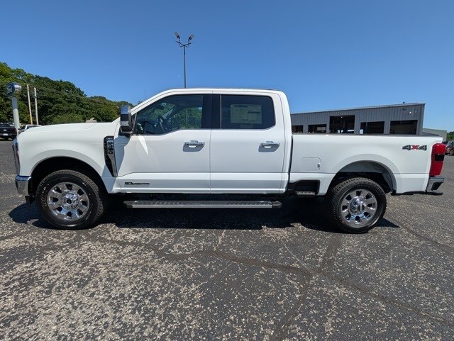 2025 Ford F-350 Lariat photo 2
