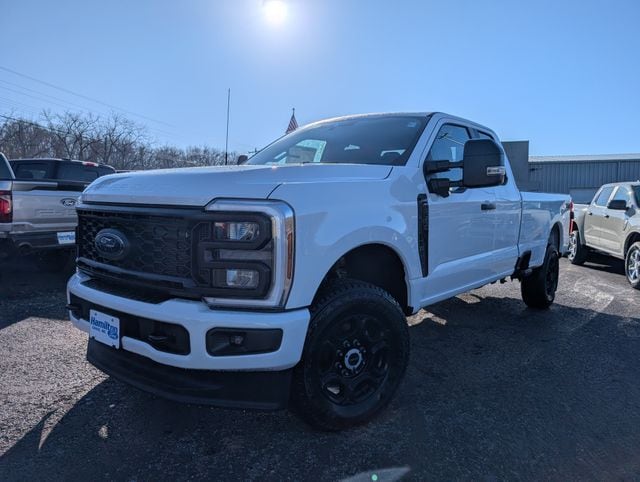 2026 Ford F-350 Super Duty XL's photo