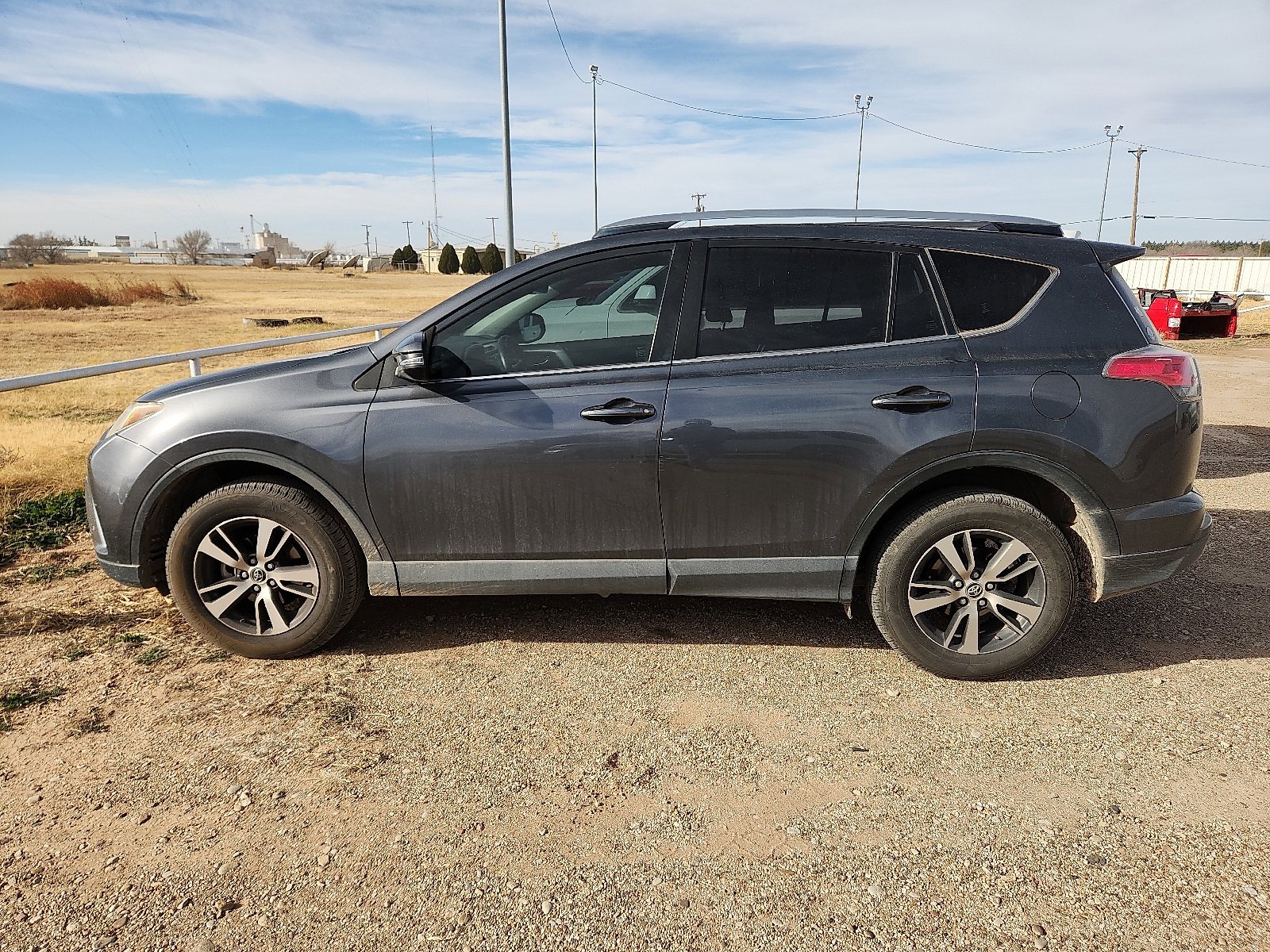 Used 2018 Toyota RAV4 XLE with VIN JTMWFREV5JD110456 for sale in Portales, NM