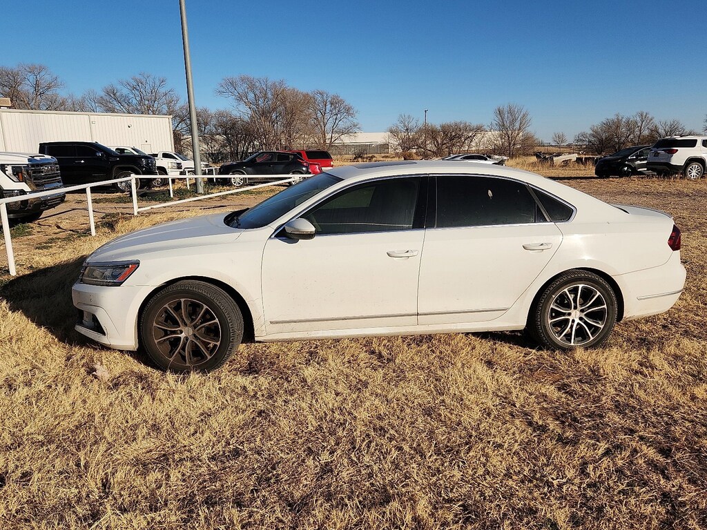 Used 2017 Volkswagen Passat 1.8T SE w/Technology Sedan