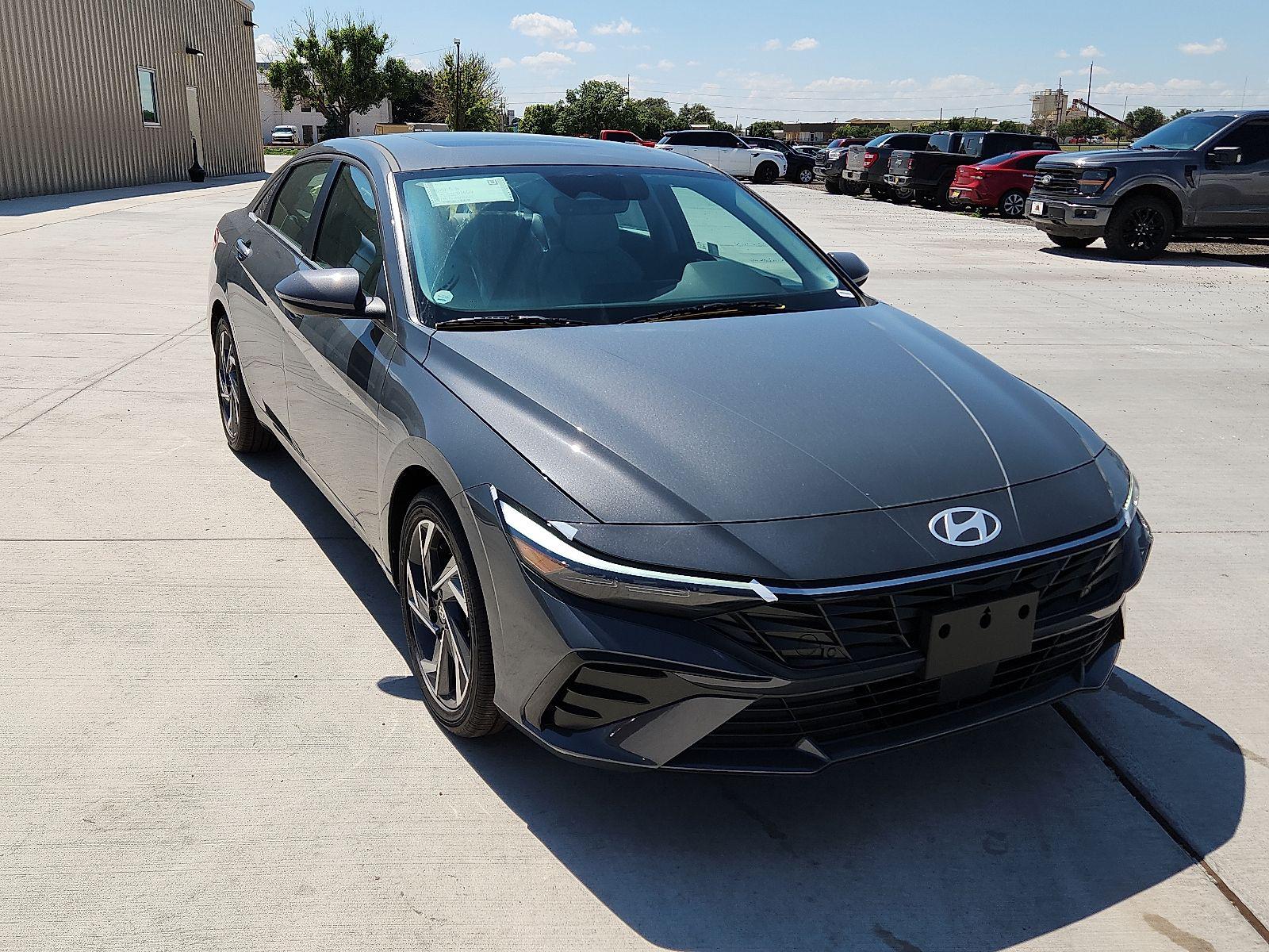 2025 Hyundai Elantra Limited - Photo 6