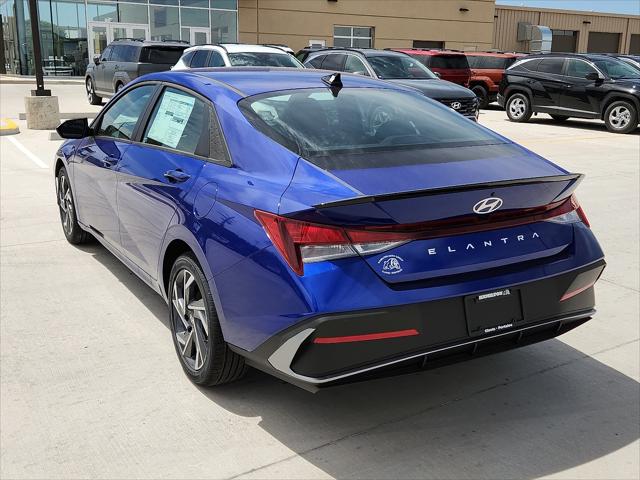 2025 Hyundai Elantra SEL Sport photo 3