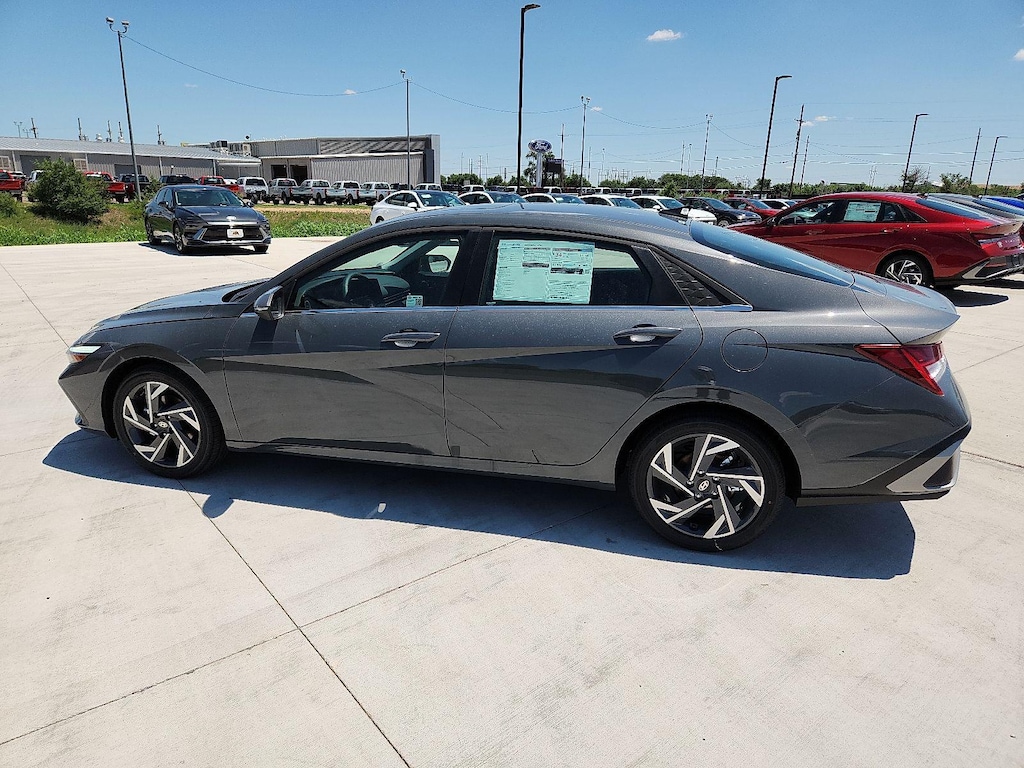 New 2025 Hyundai Elantra Limited Sedan