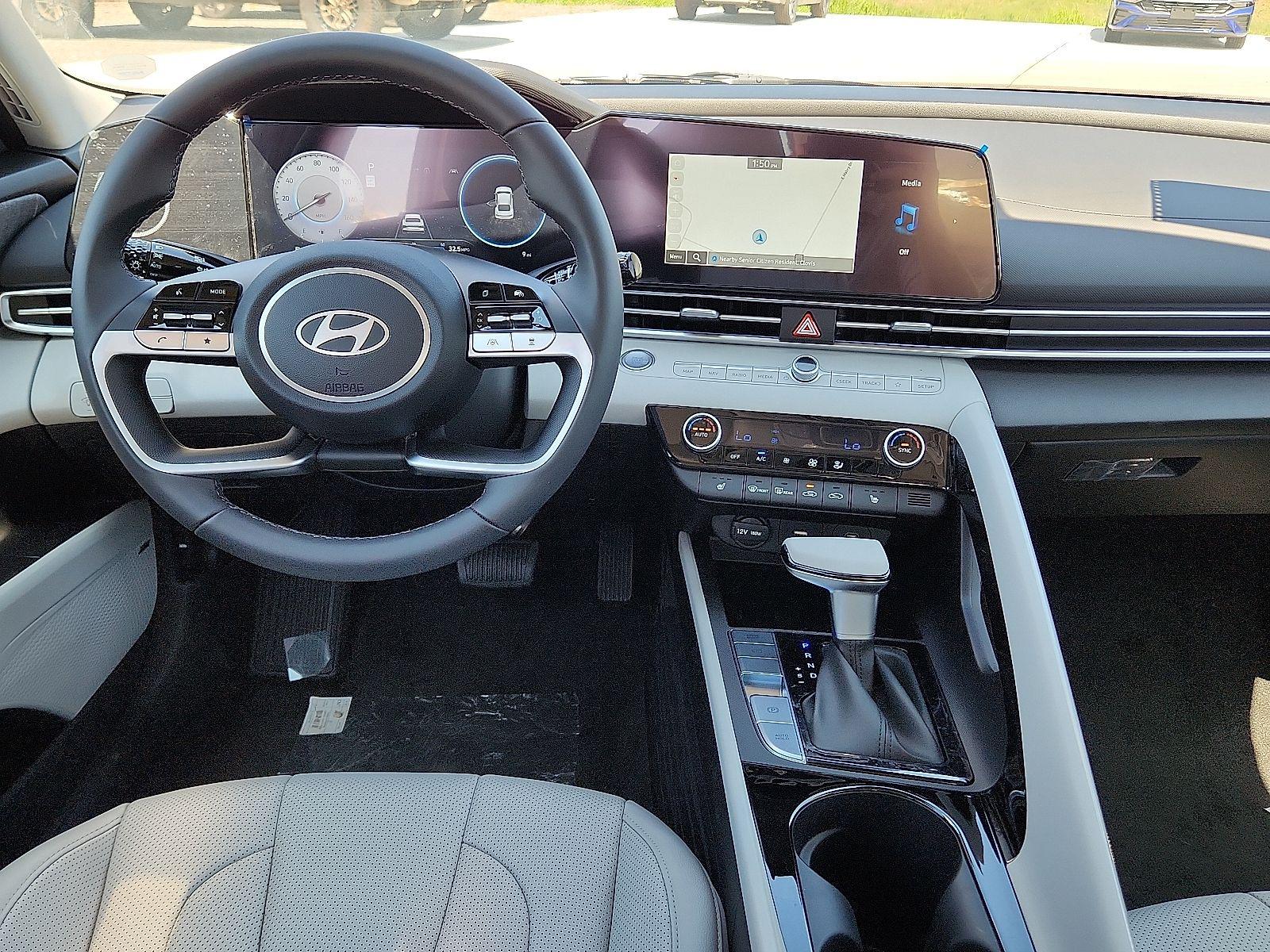 2025 Hyundai Elantra Limited - Photo 8