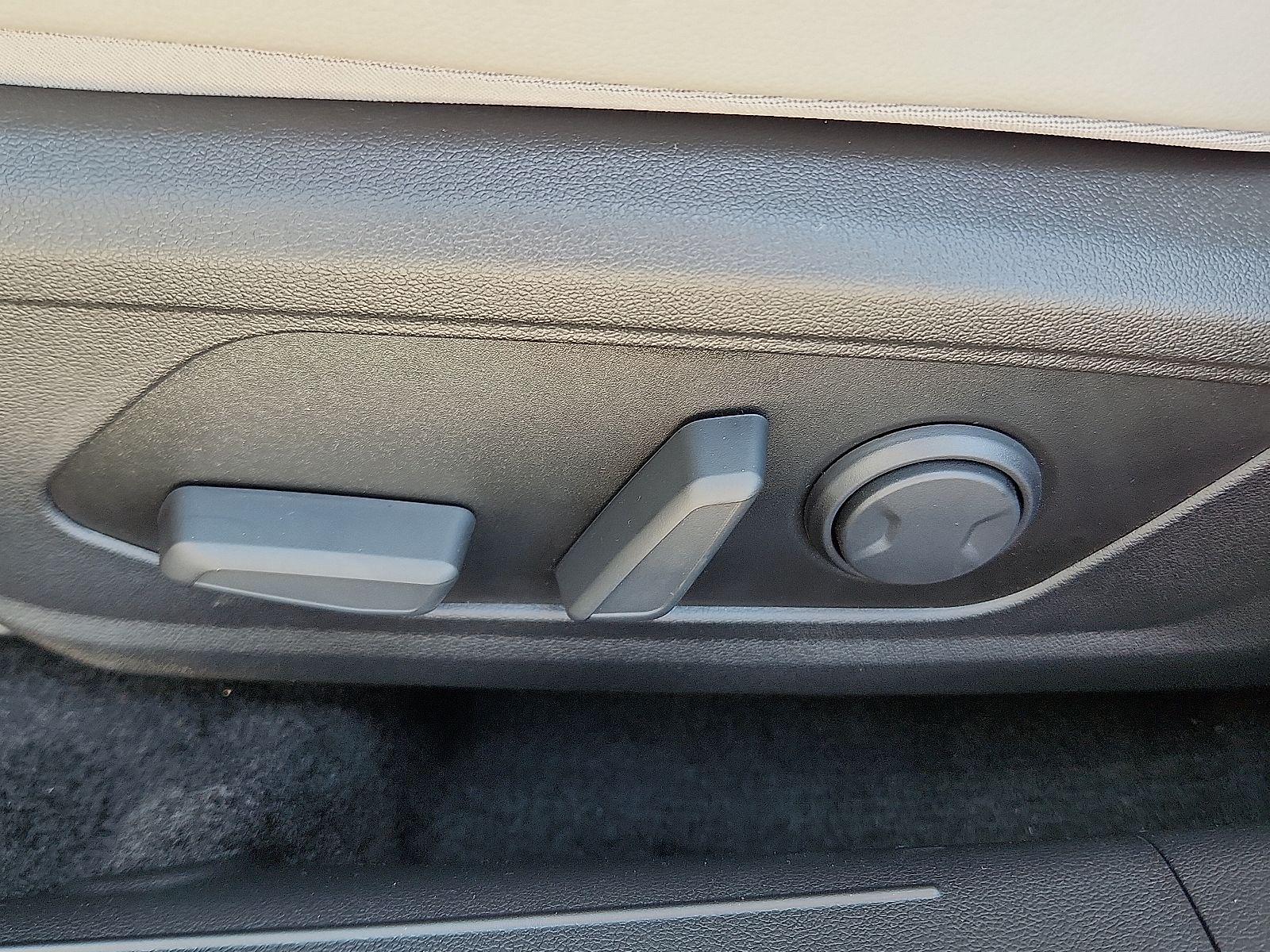 2025 Hyundai Elantra Limited - Photo 10
