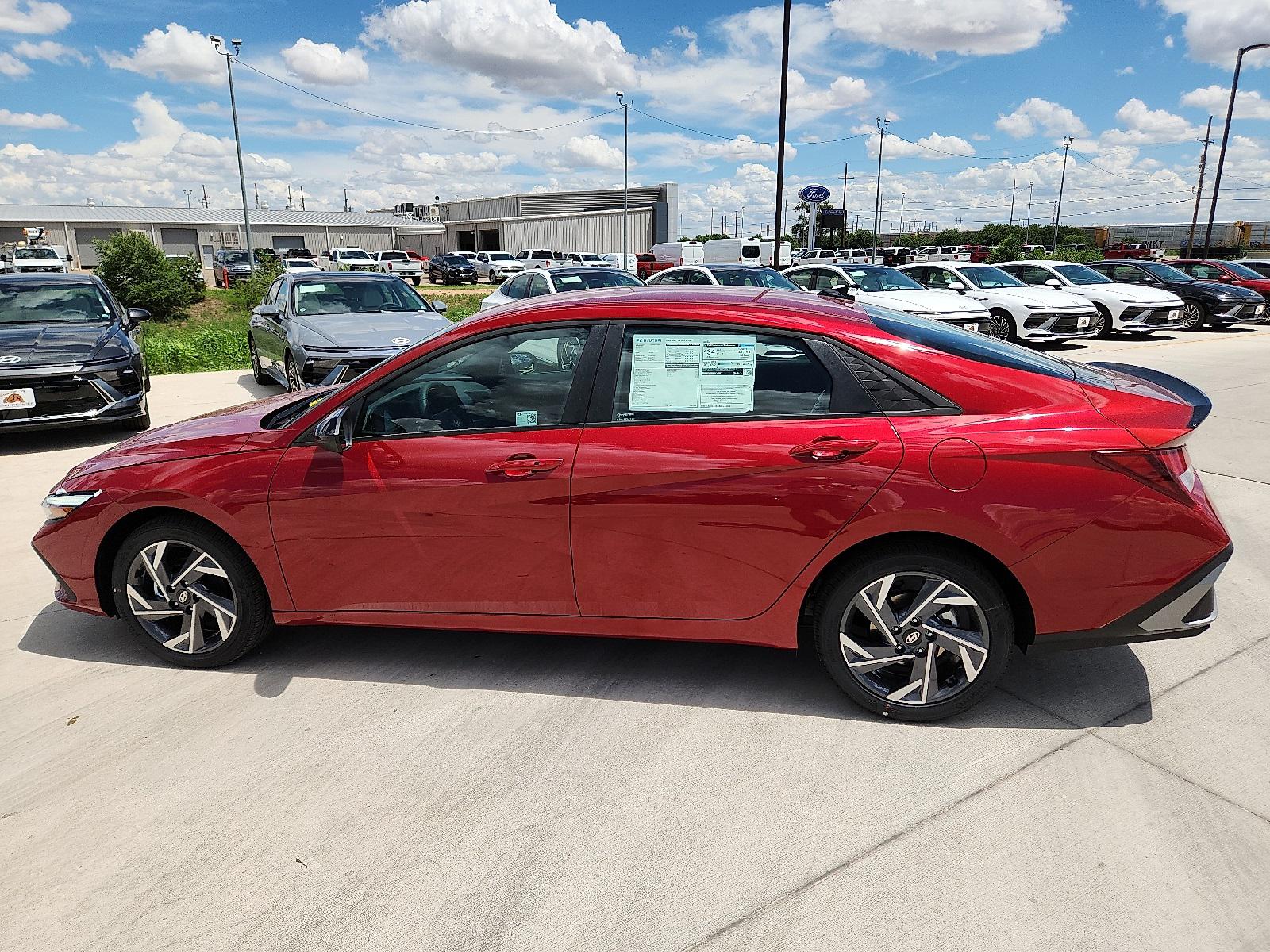 2025 Hyundai Elantra SEL Sport photo 2