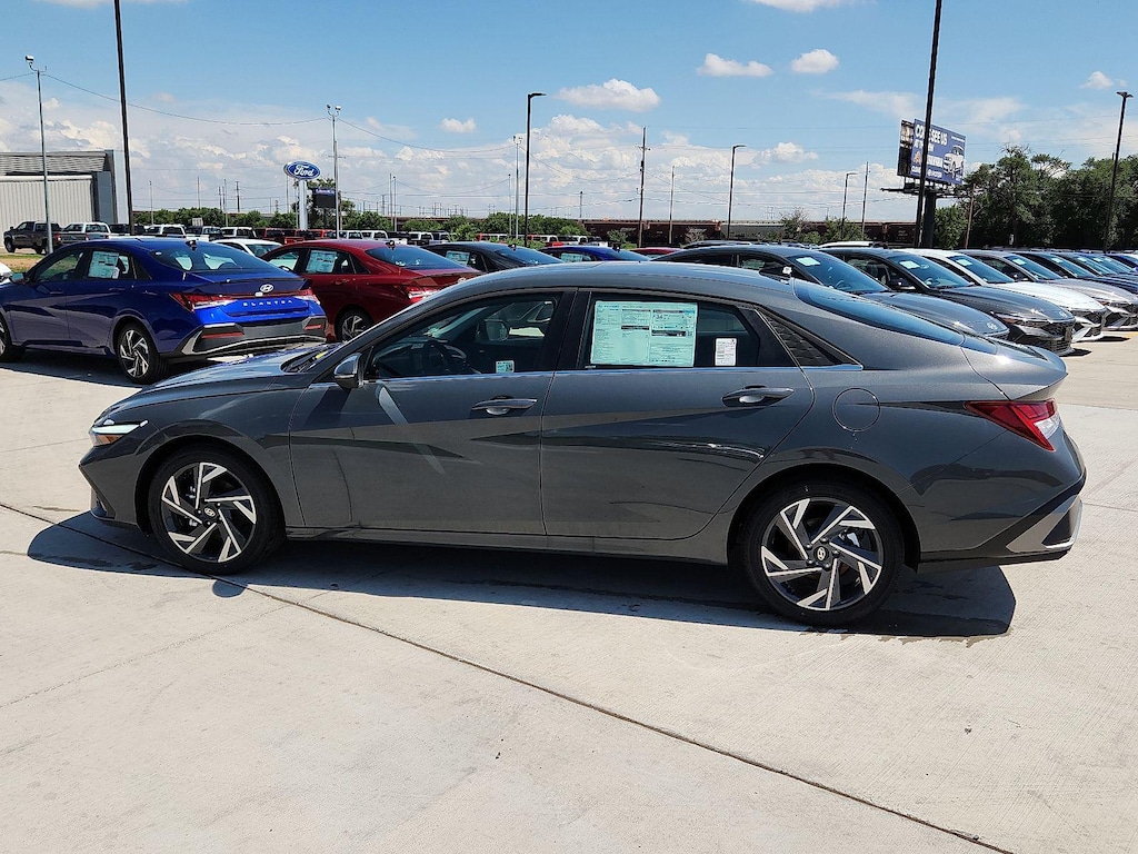 New 2025 Hyundai Elantra Limited Sedan