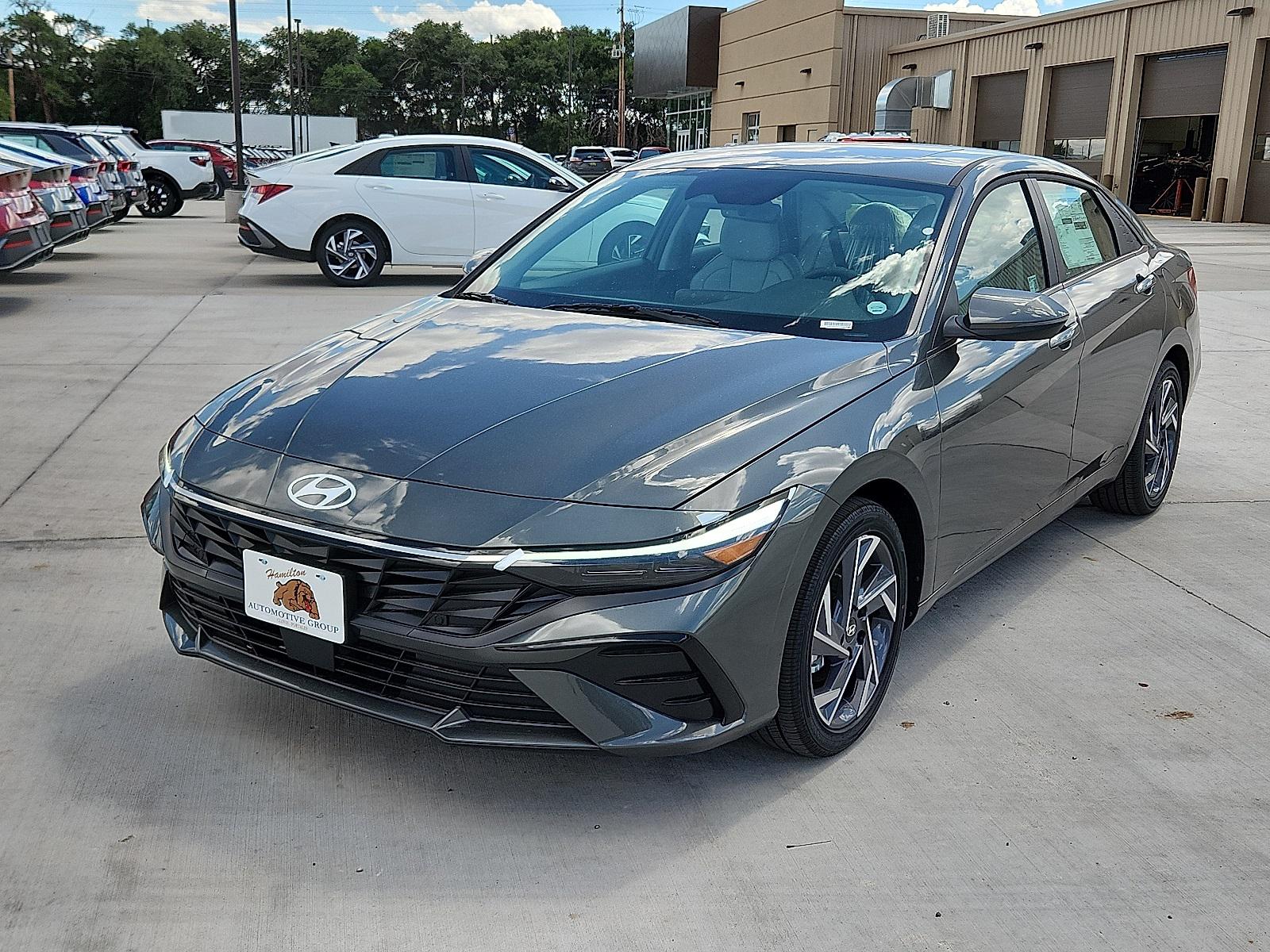 2025 Hyundai Elantra Limited's photo