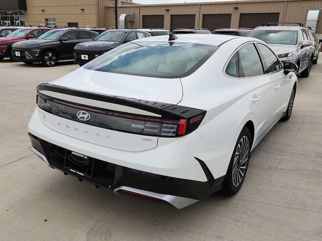New 2025 Hyundai Sonata Hybrid SEL Sedan
