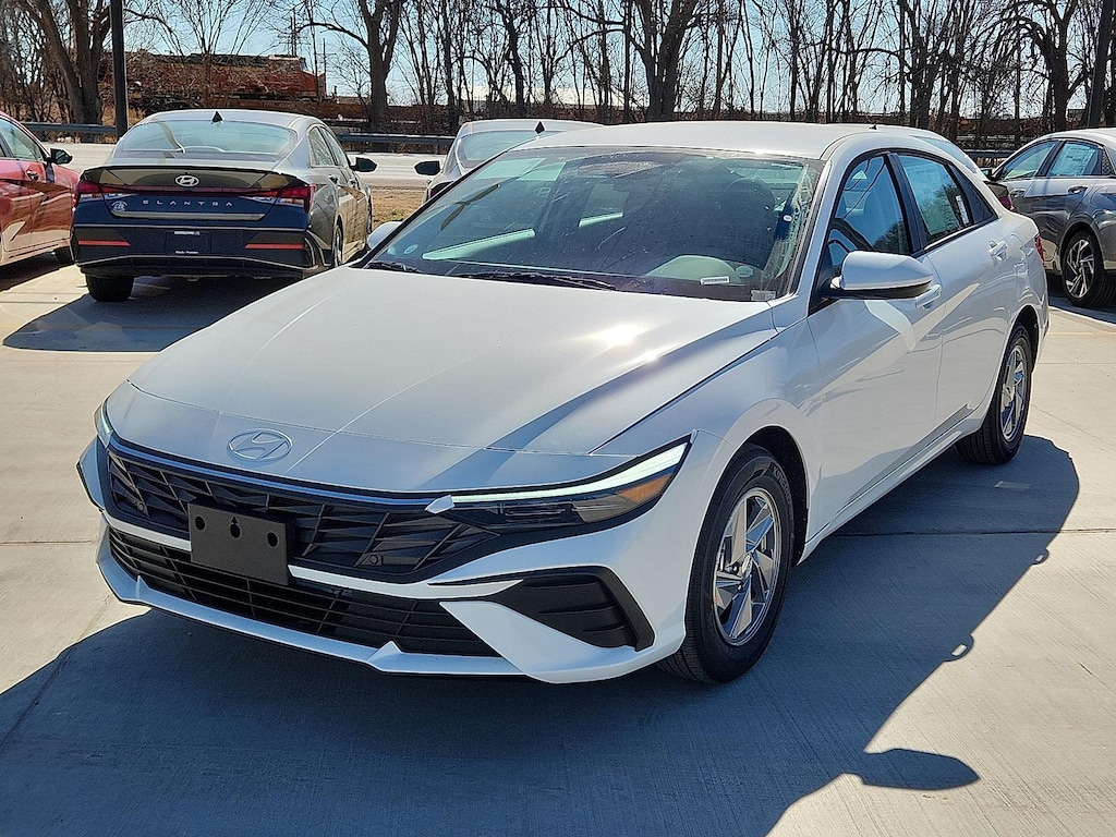 New 2026 Hyundai Elantra SE Sedan