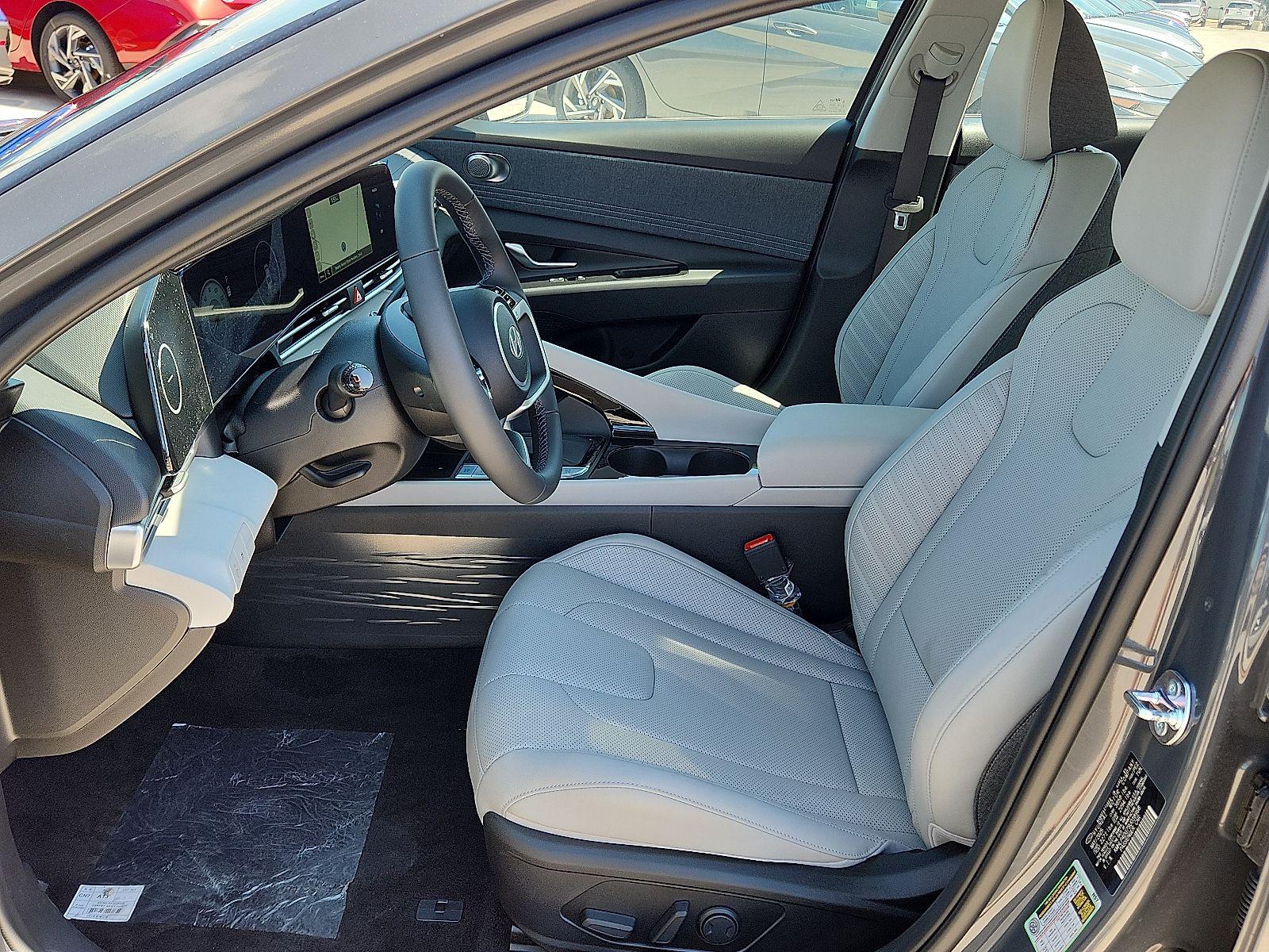2025 Hyundai Elantra Limited - Photo 9