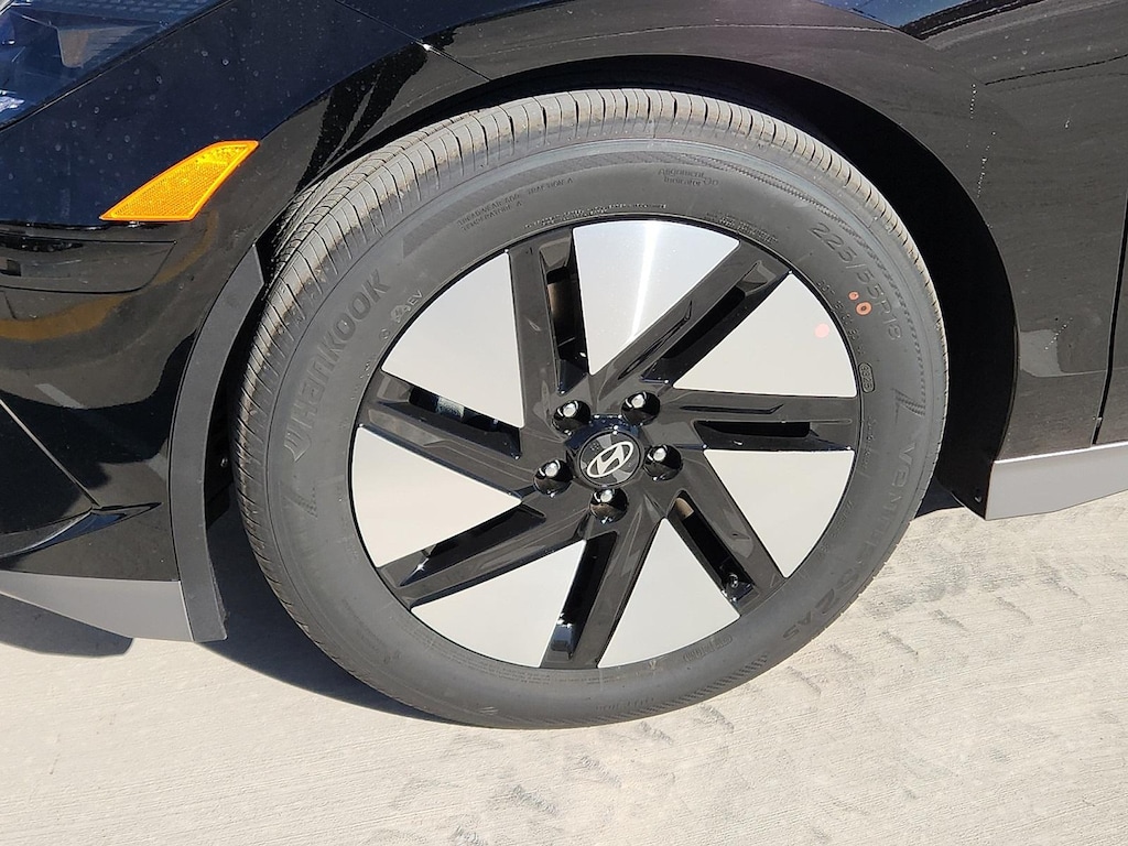 New 2025 Hyundai IONIQ 6 SE Sedan