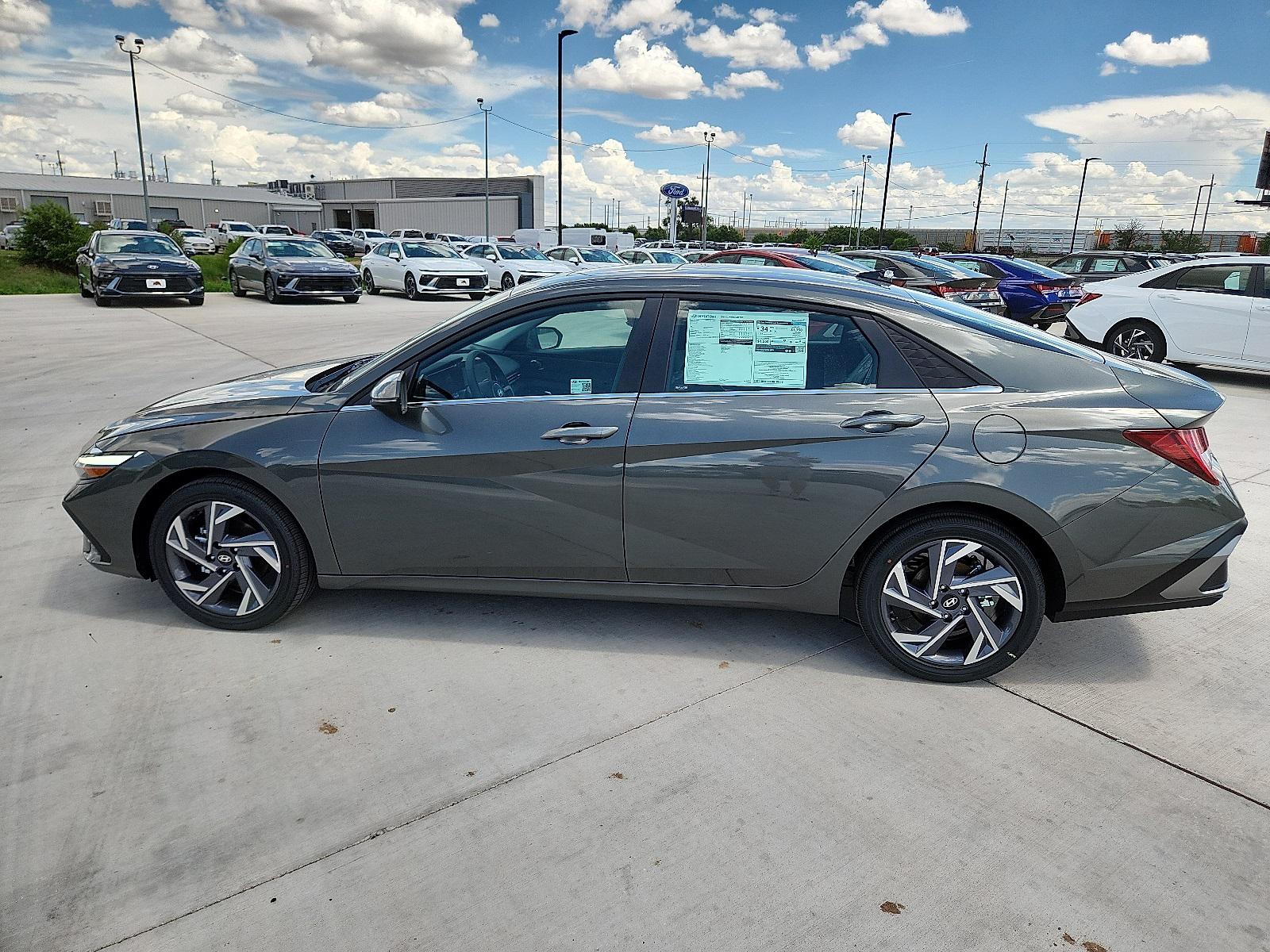 2025 Hyundai Elantra Limited photo 2