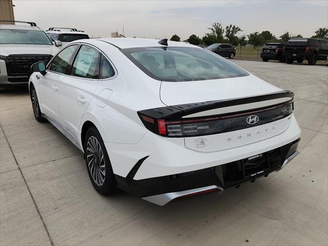 2025 Hyundai Sonata Hybrid SEL photo 3
