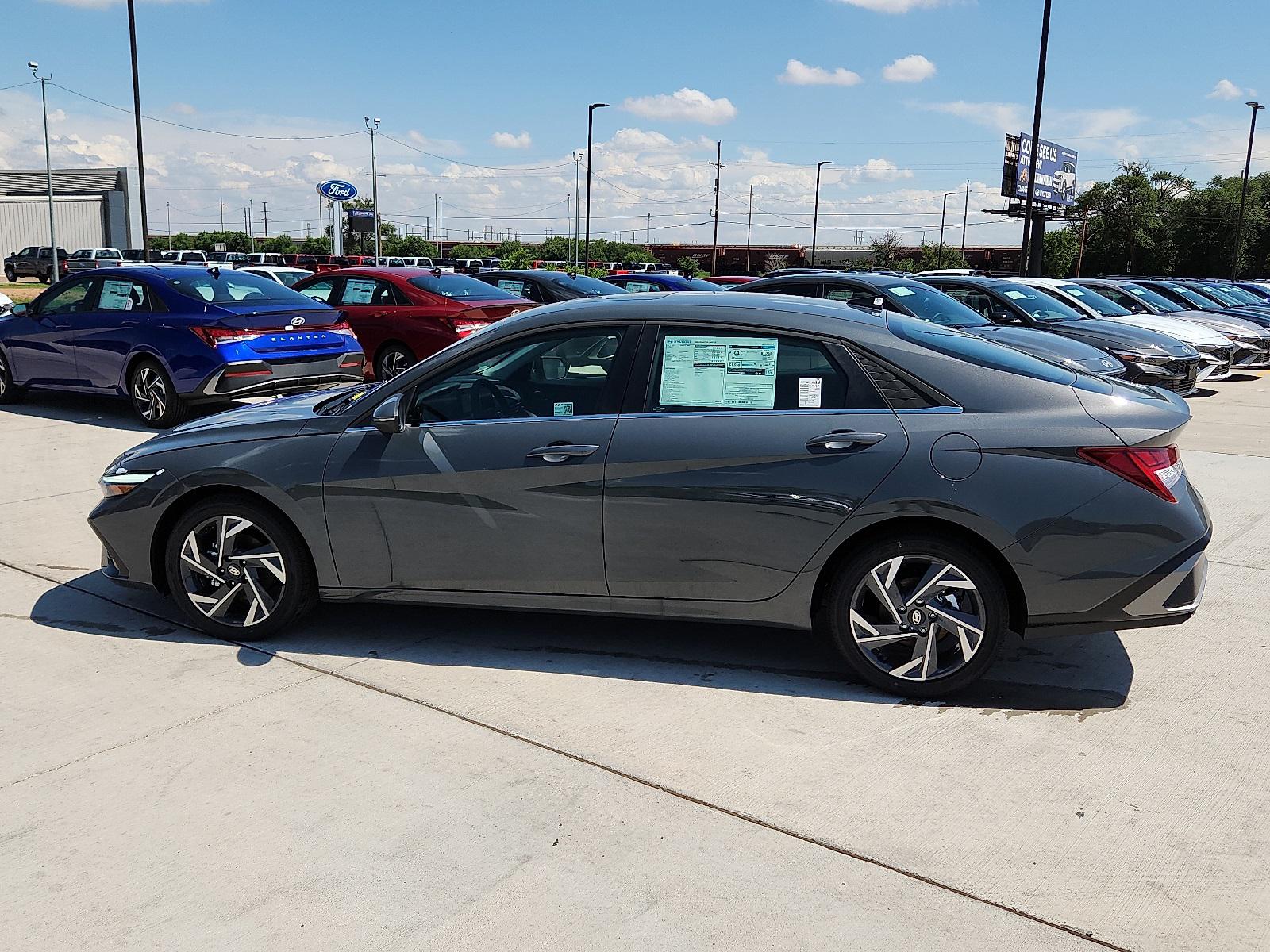 2025 Hyundai Elantra Limited photo 2