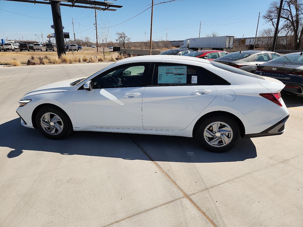 New 2026 Hyundai Elantra SE Sedan