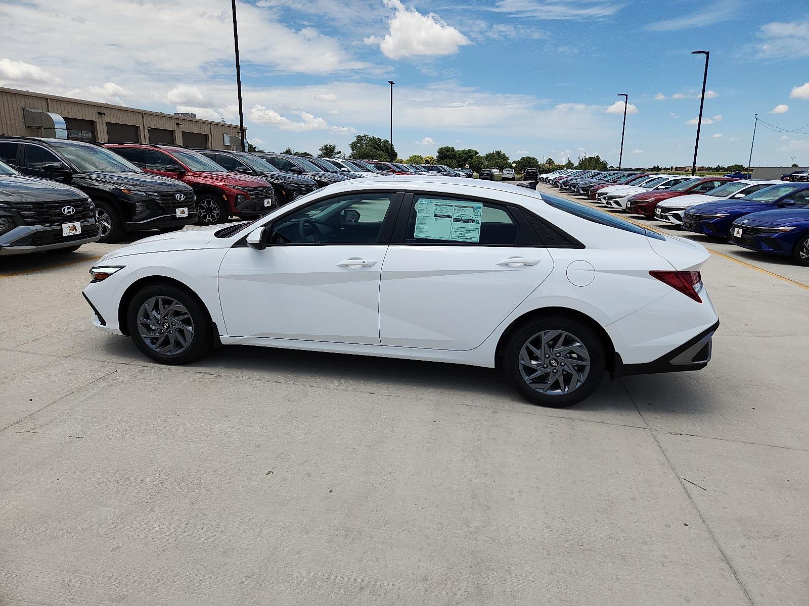 2025 Hyundai Elantra Hybrid Blue photo 2