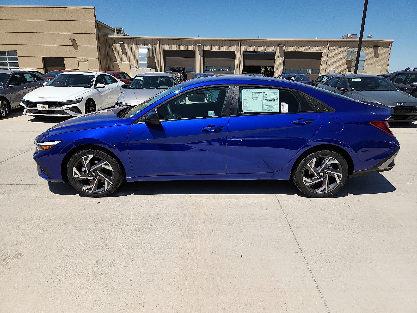 2025 Hyundai Elantra SEL Sport photo 2