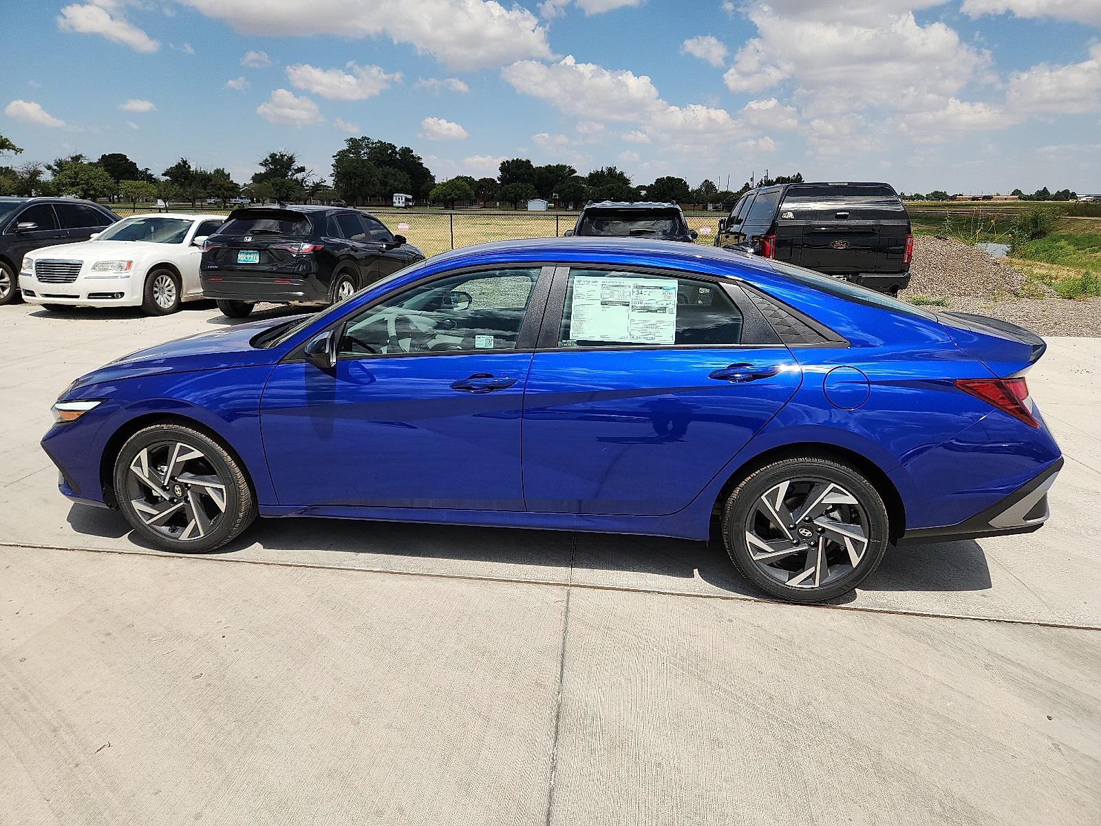 2025 Hyundai Elantra SEL Sport photo 2