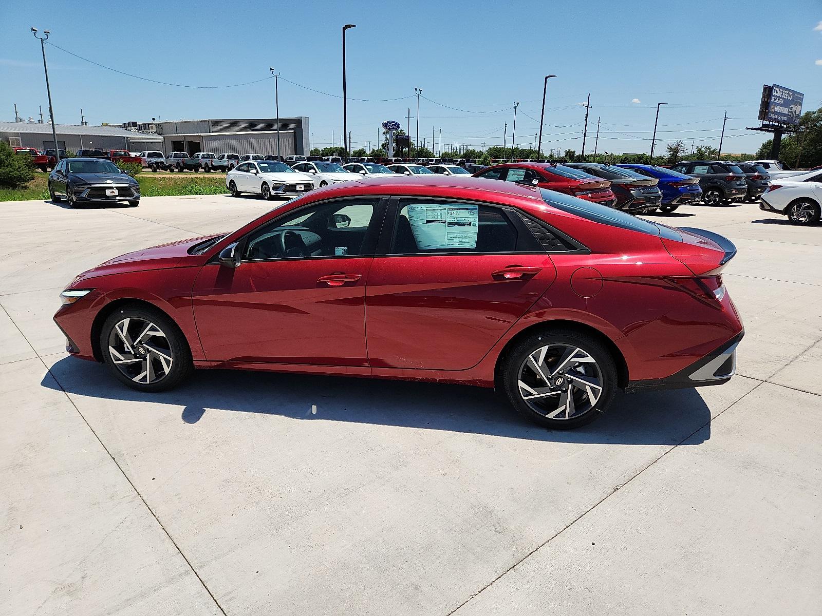 2025 Hyundai Elantra SEL Sport photo 2