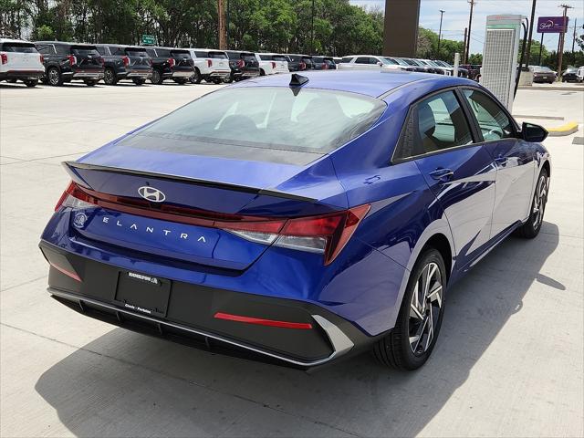 2025 Hyundai Elantra SEL Sport photo 4
