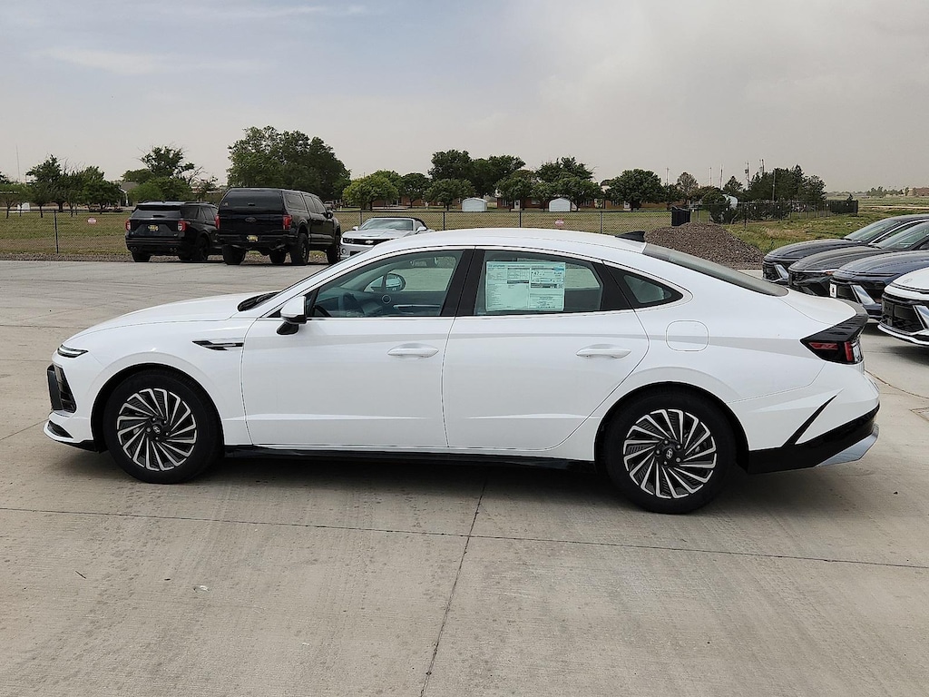 New 2025 Hyundai Sonata Hybrid SEL Sedan