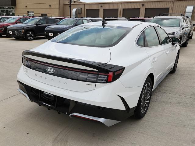 2025 Hyundai Sonata Hybrid SEL photo 4