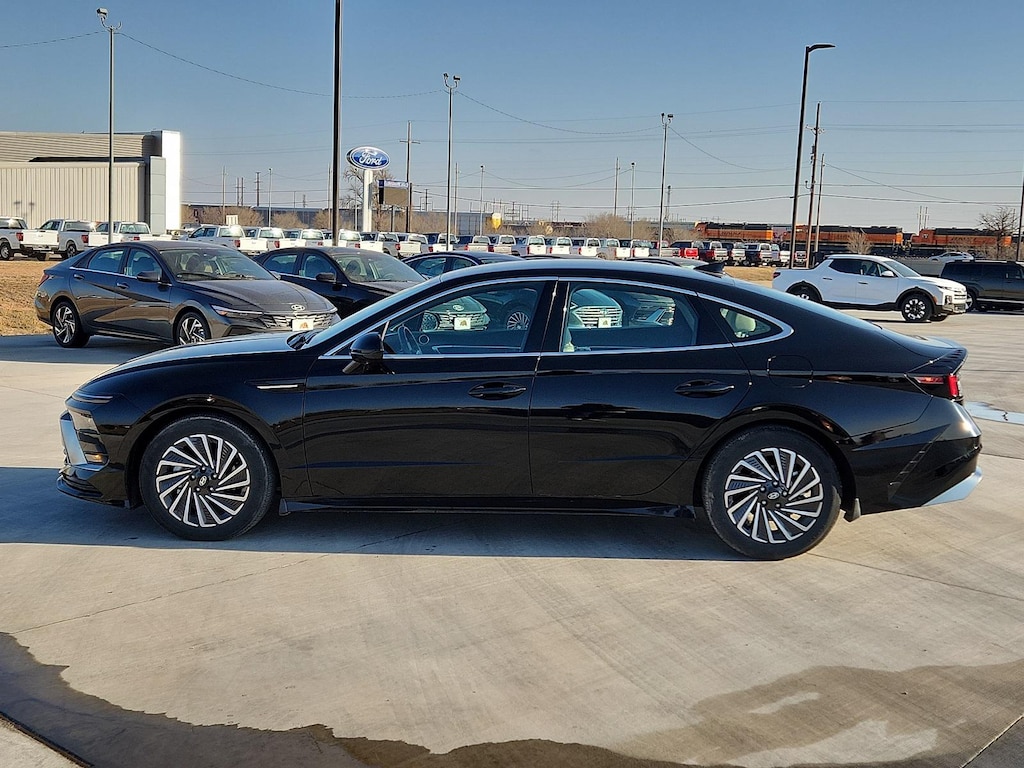 New 2024 Hyundai Sonata Hybrid SEL Sedan