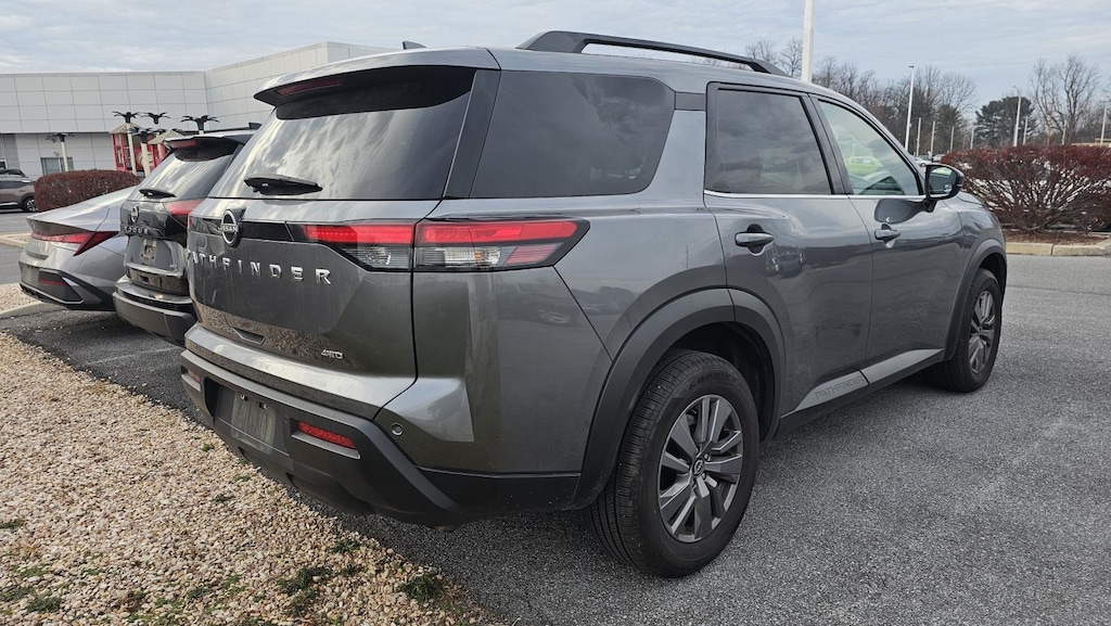 Used 2025 Nissan Pathfinder SV SUV