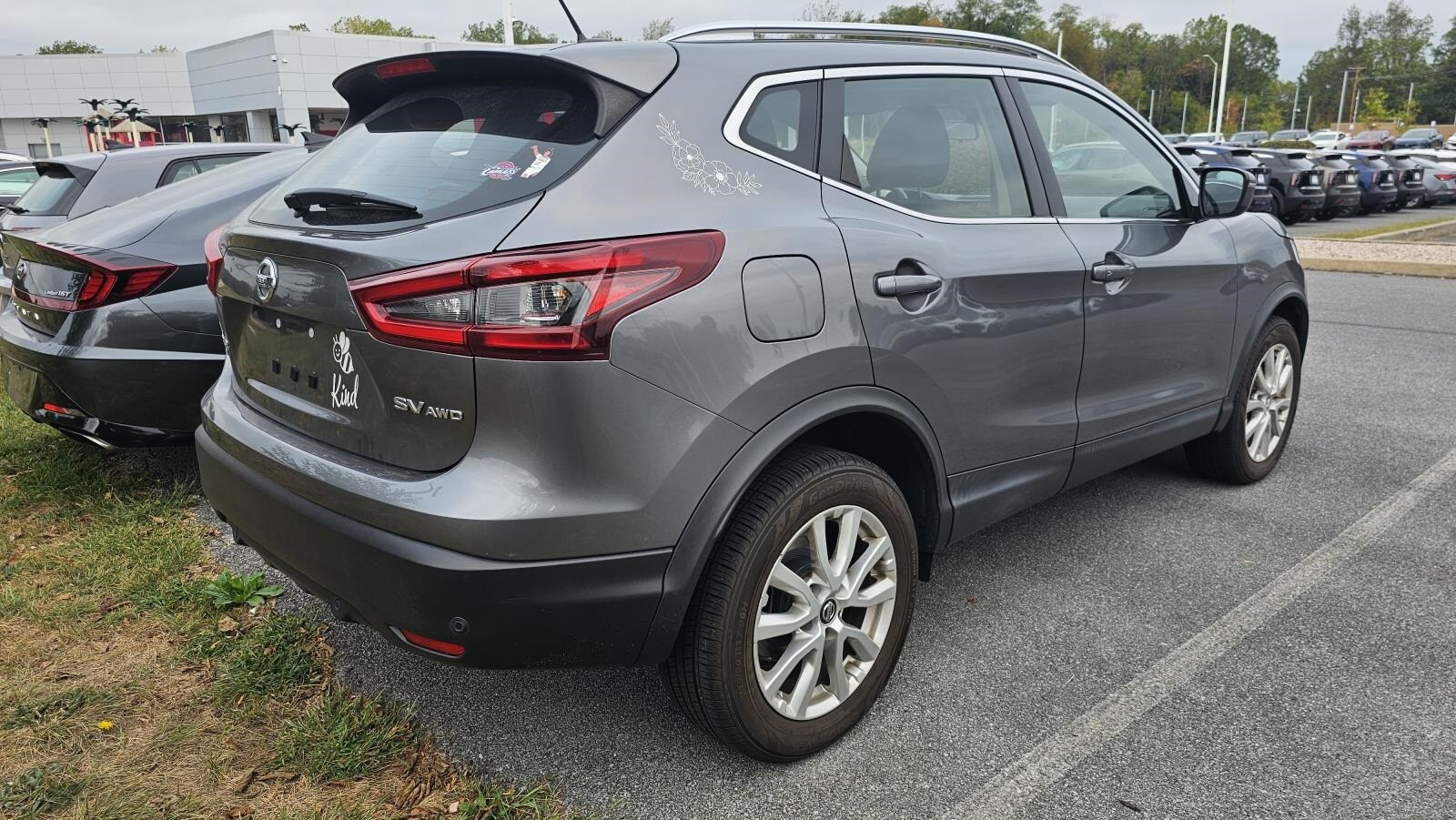 2020 Nissan Rogue Sport SV photo 2