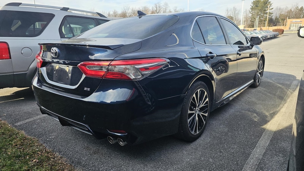 Used 2018 Toyota Camry SE Sedan