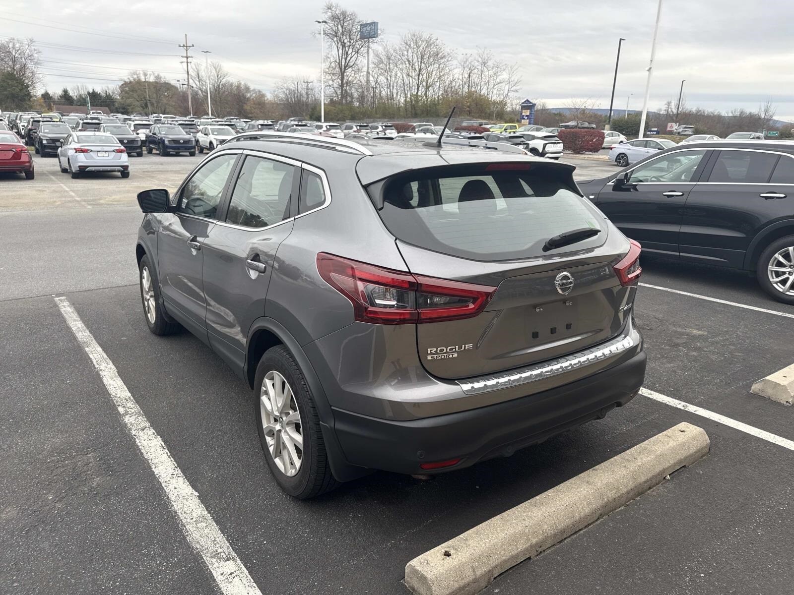 2022 Nissan Rogue Sport SV photo 2