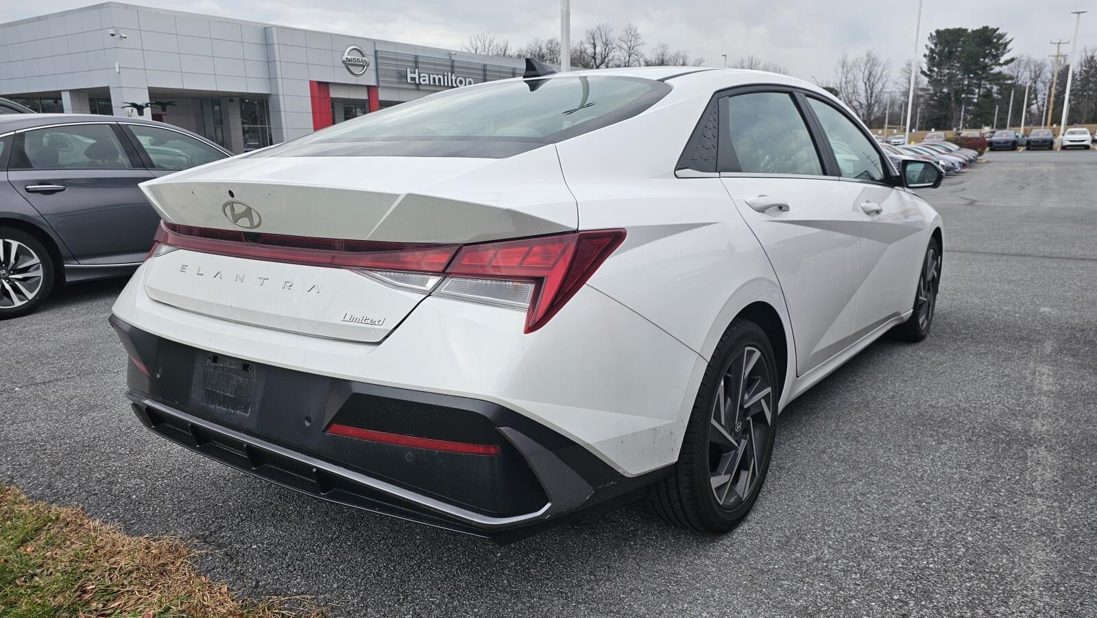 2024 Hyundai Elantra Limited photo 2