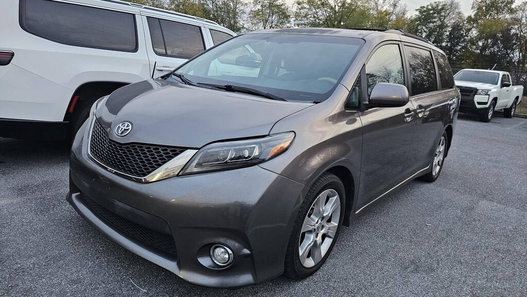 Used 2012 Toyota Sienna SE 8 Passenger Van