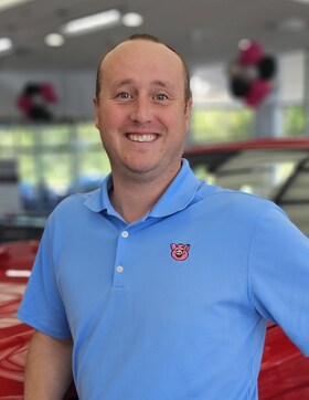 Staff member Charlie Hamilton from ID_8e42b14f27da