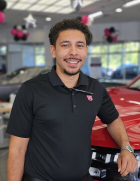 Staff member Justin Avilez from ID_92716c854056