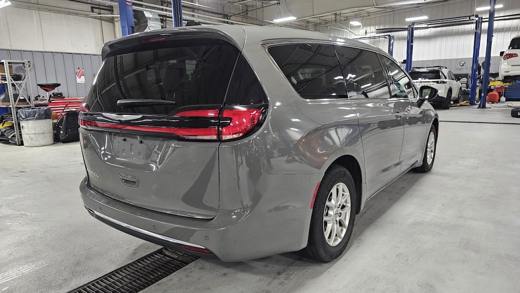 Used 2023 Chrysler Pacifica Touring L Van Passenger Van