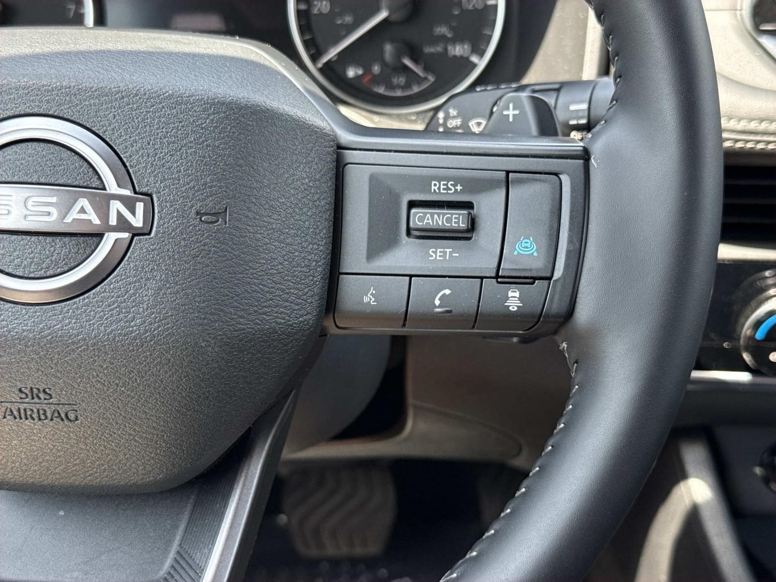 2026 Nissan Rogue SV - Photo 14