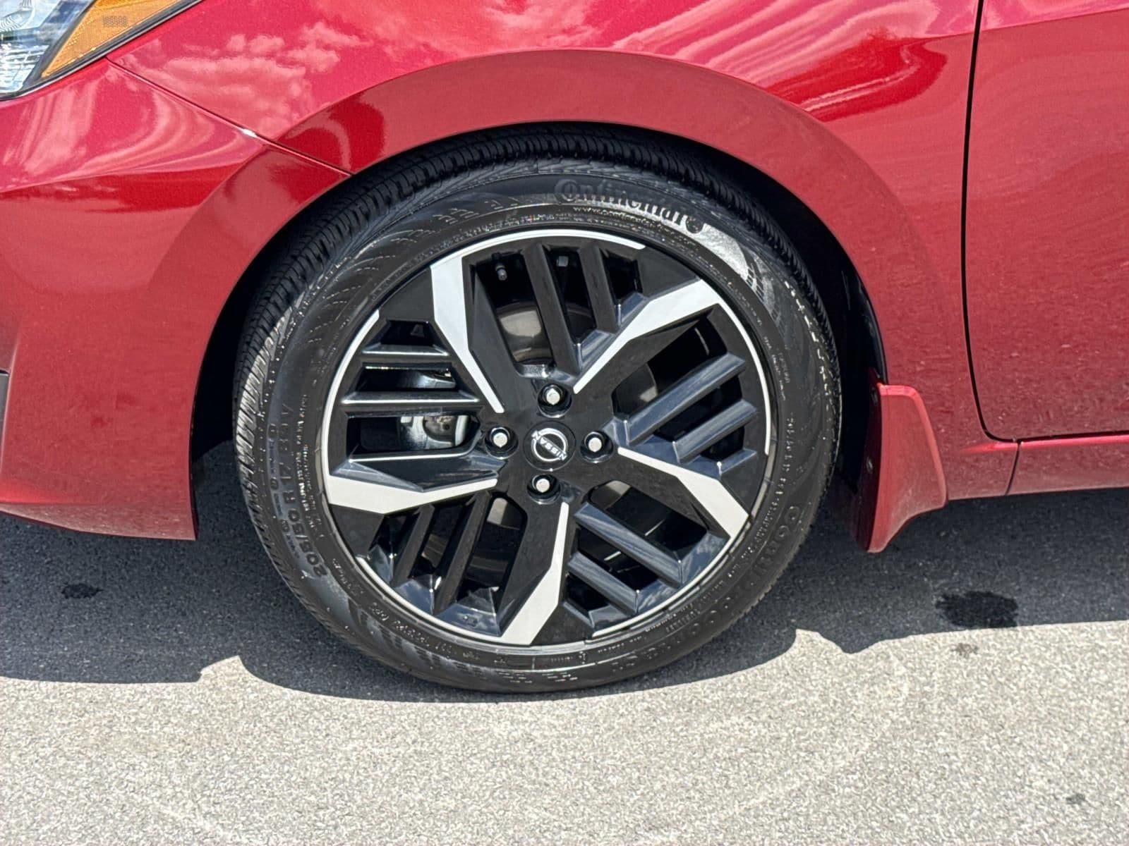 2025 Nissan Versa Sedan SR - Photo 7