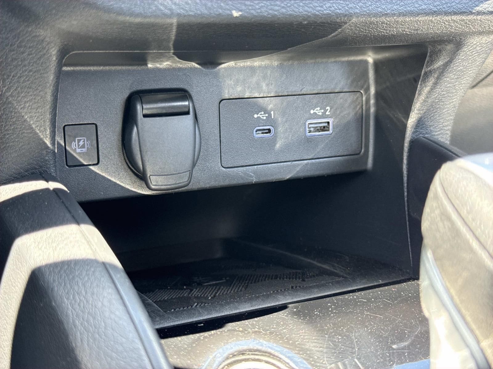 2025 Nissan Versa Sedan SR - Photo 12