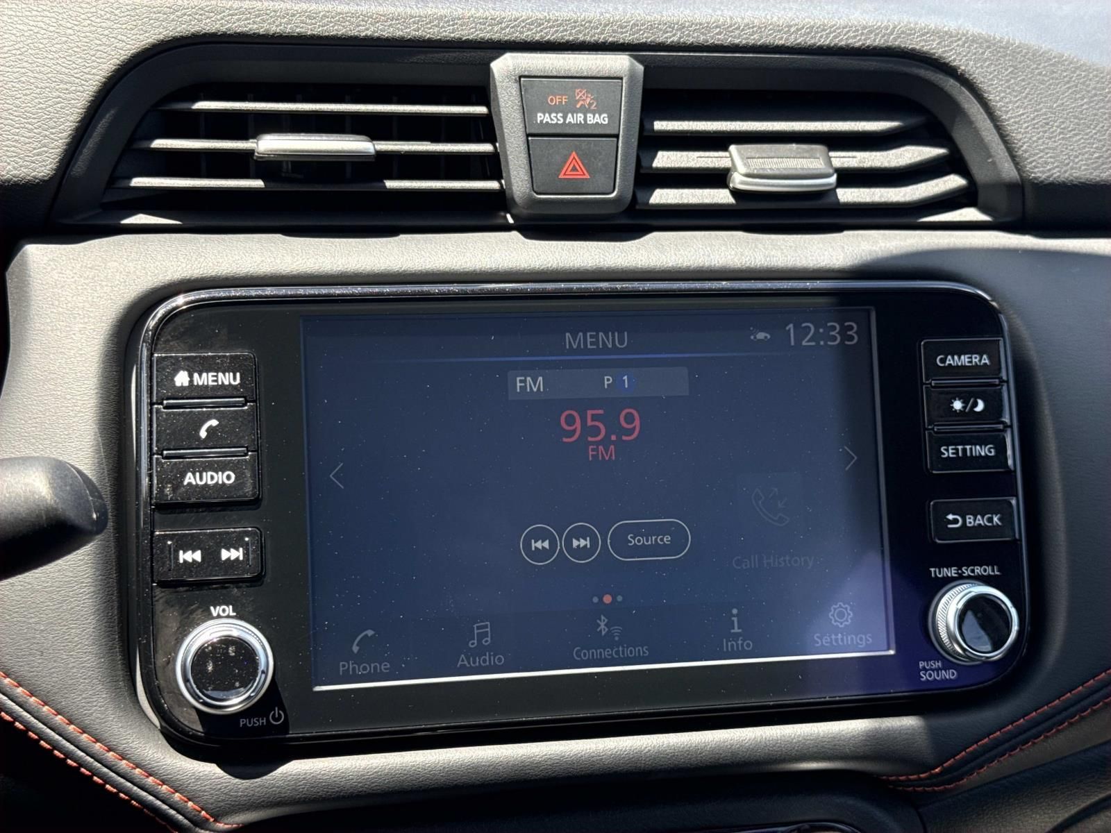 2025 Nissan Versa Sedan SR - Photo 9