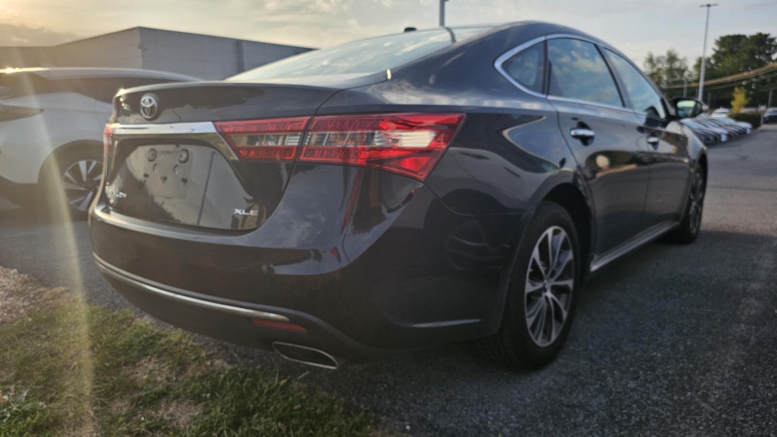 2018 Toyota Avalon XLE photo 2
