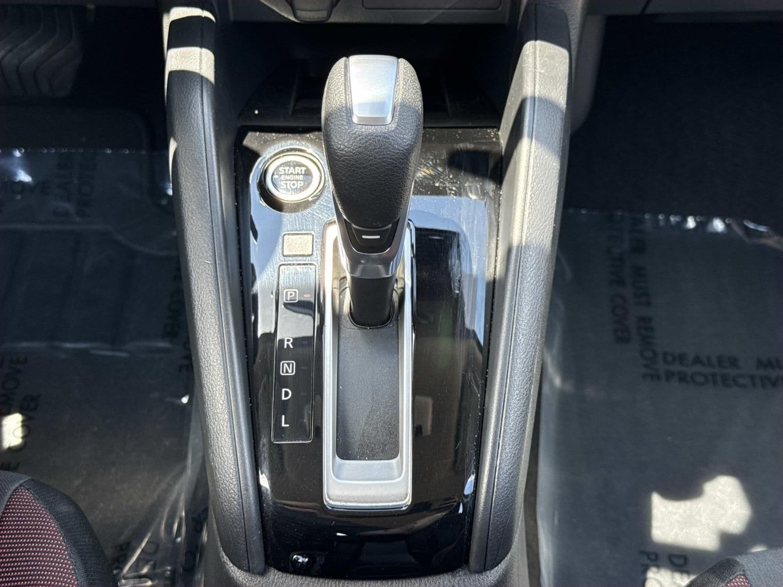 2025 Nissan Versa Sedan SR - Photo 13
