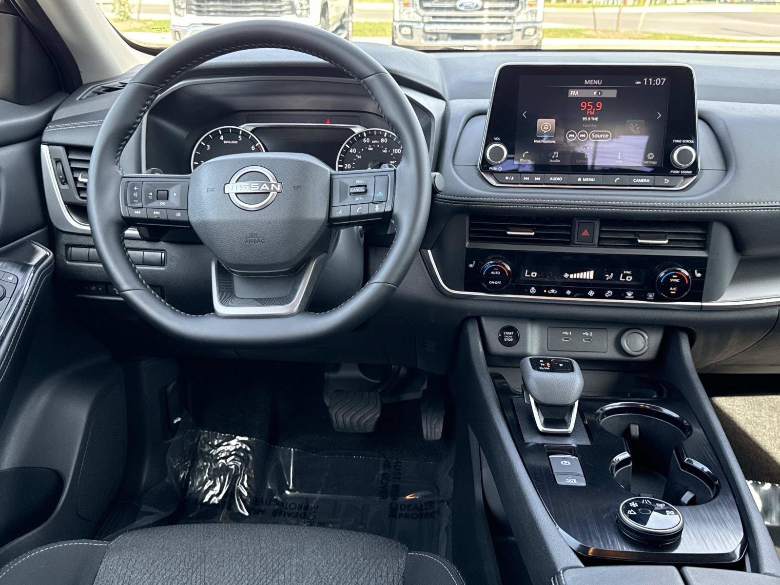 2026 Nissan Rogue SV - Photo 7